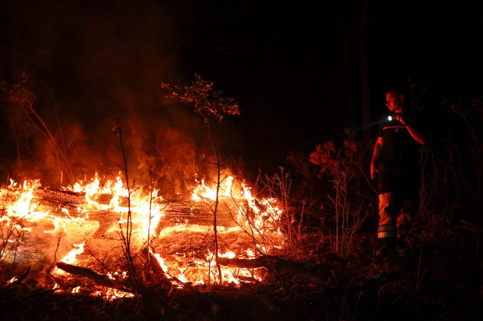 El gran incendio del sur de Francia sigue activo, pero se ha contenido ...