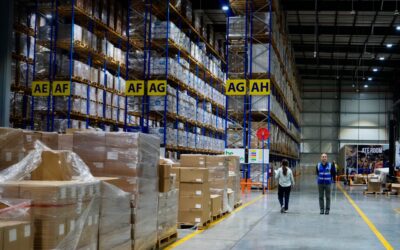 En los almacenes de la UNRWA donde se acumula comida para Gaza: “La ayuda que entra en la Franja es una gota en un océano”