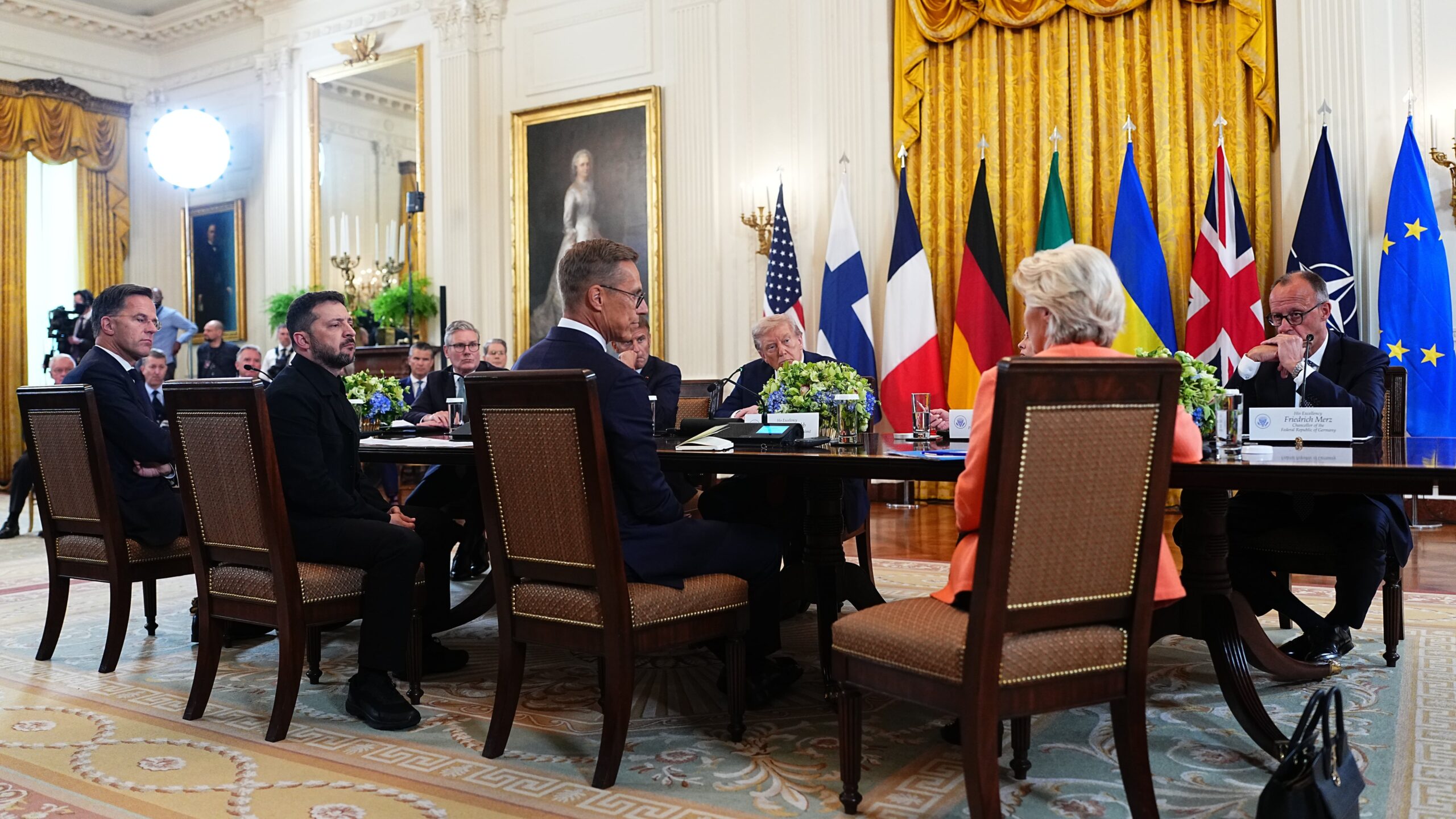 Europa celebra aliviada el respaldo a Ucrania de EE UU y redobla la presión para que Rusia negocie la paz