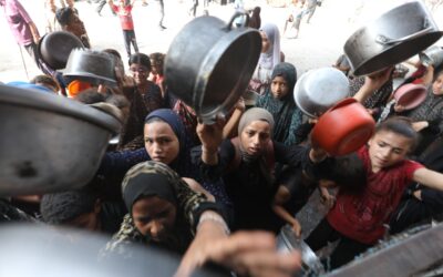 Israel amenaza con prohibir la actividad de importantes organizaciones humanitarias mientras el hambre se agrava en Gaza