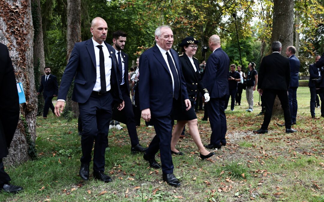 Francia se asoma de nuevo a la incertidumbre tras el anuncio de Bayrou de someterse a un voto de confianza