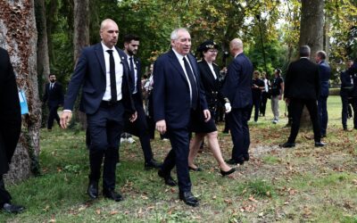 Francia se asoma de nuevo a la incertidumbre tras el anuncio de Bayrou de someterse a un voto de confianza