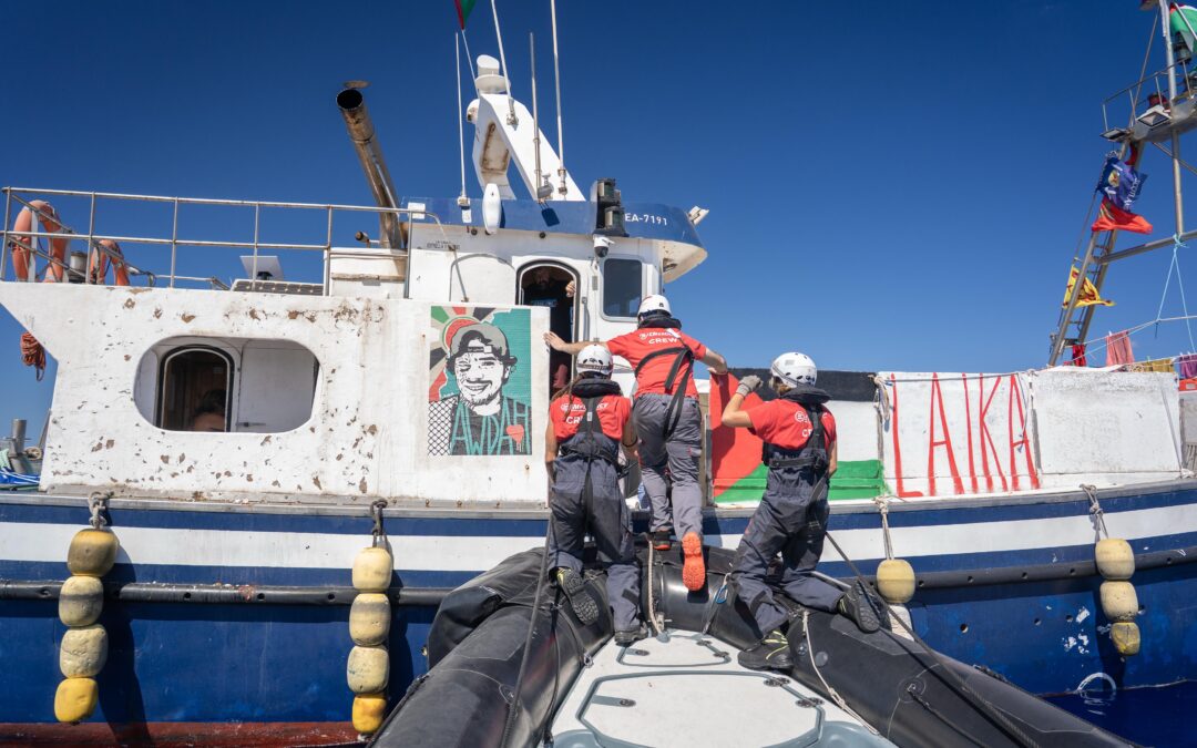 Una decena de barcos de la flotilla con ayuda para Gaza parten desde Grecia con discreción para evitar que las autoridades impidan su salida