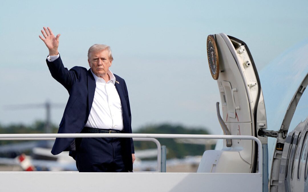 Trump amenaza con nuevas represalias contra sus adversarios tras la imputación del exdirector del FBI