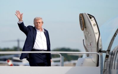 Trump amenaza con nuevas represalias contra sus adversarios tras la imputación del exdirector del FBI