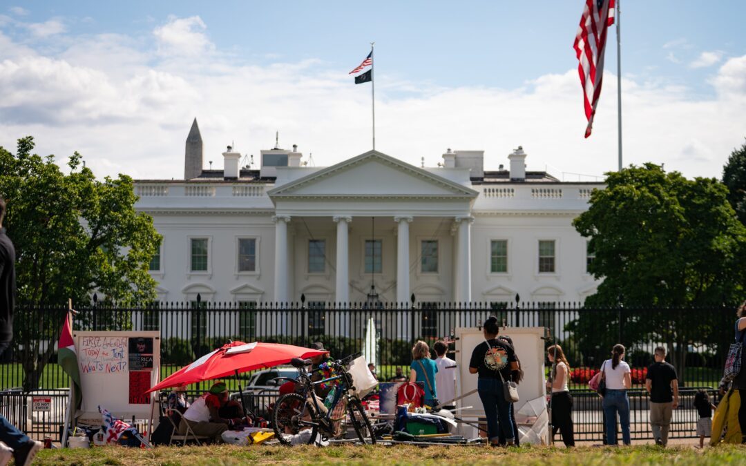 Trump desmantela una vigilia pacífica frente a la Casa Blanca tras 44 años de protesta continuada
