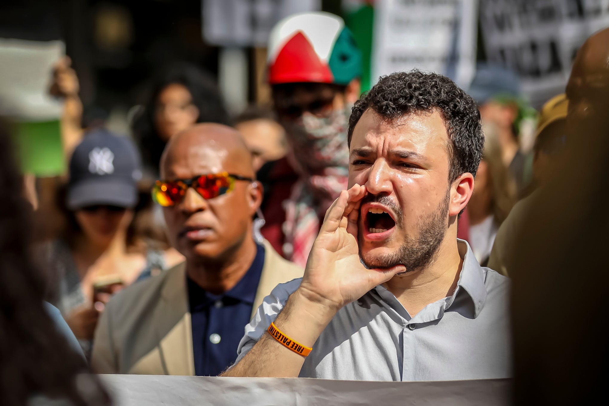 Un juez afirma que la Administración de Trump ha violado la Primera Enmienda al detener y deportar a estudiantes propalestinos