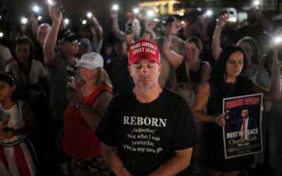 Duelo colectivo, conspiranoias y un funeral de “alto riesgo” para despedir a Charlie Kirk en casa