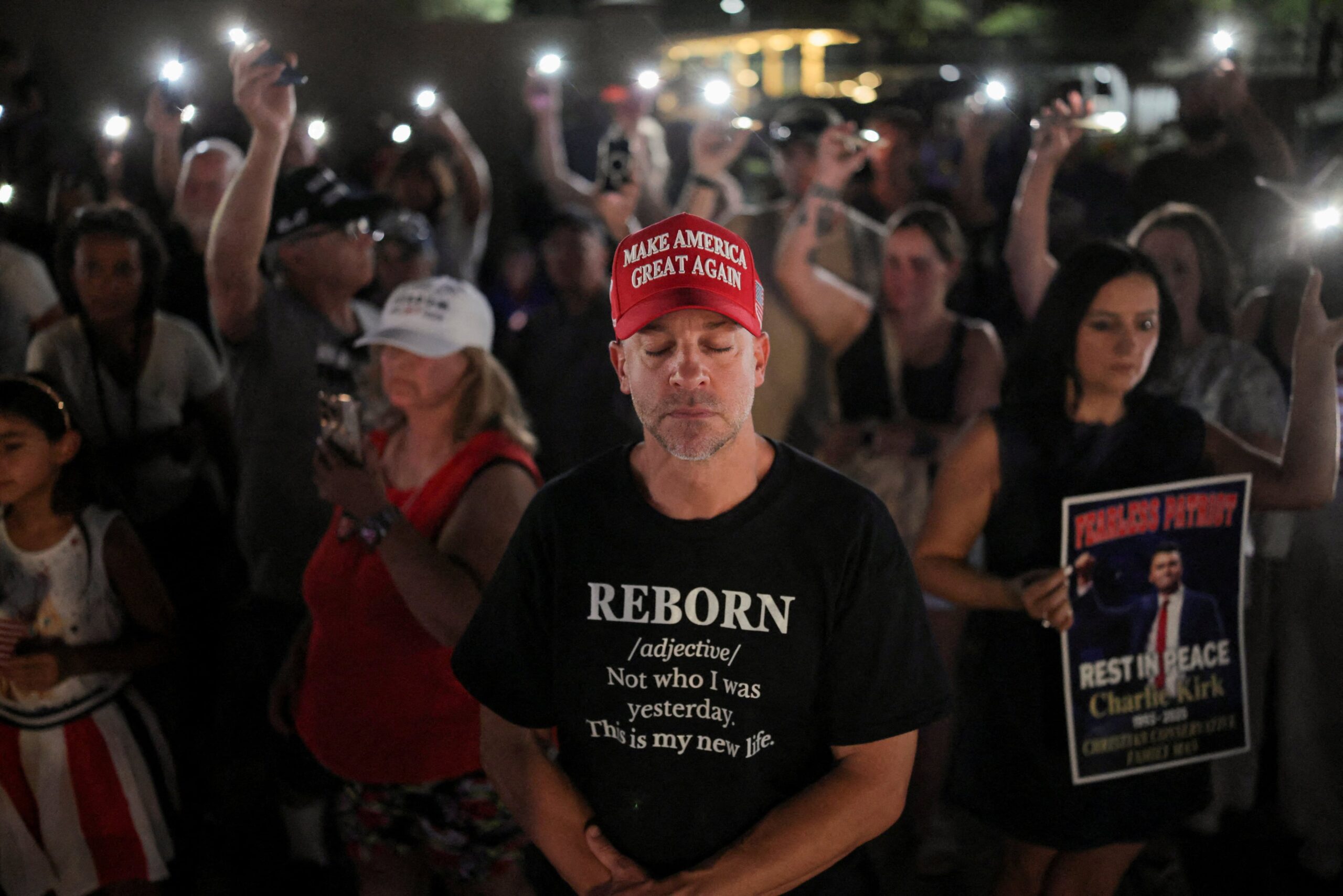 Duelo colectivo, conspiranoias y un funeral de “alto riesgo” para despedir a Charlie Kirk en casa