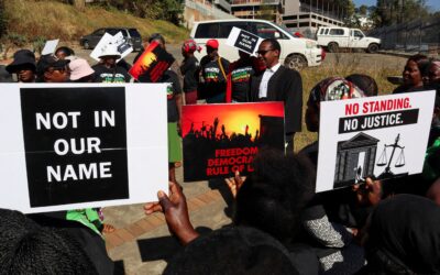 Camisas de fuerza y aviones militares: cómo la Administración de Trump hace desaparecer a decenas de migrantes en África