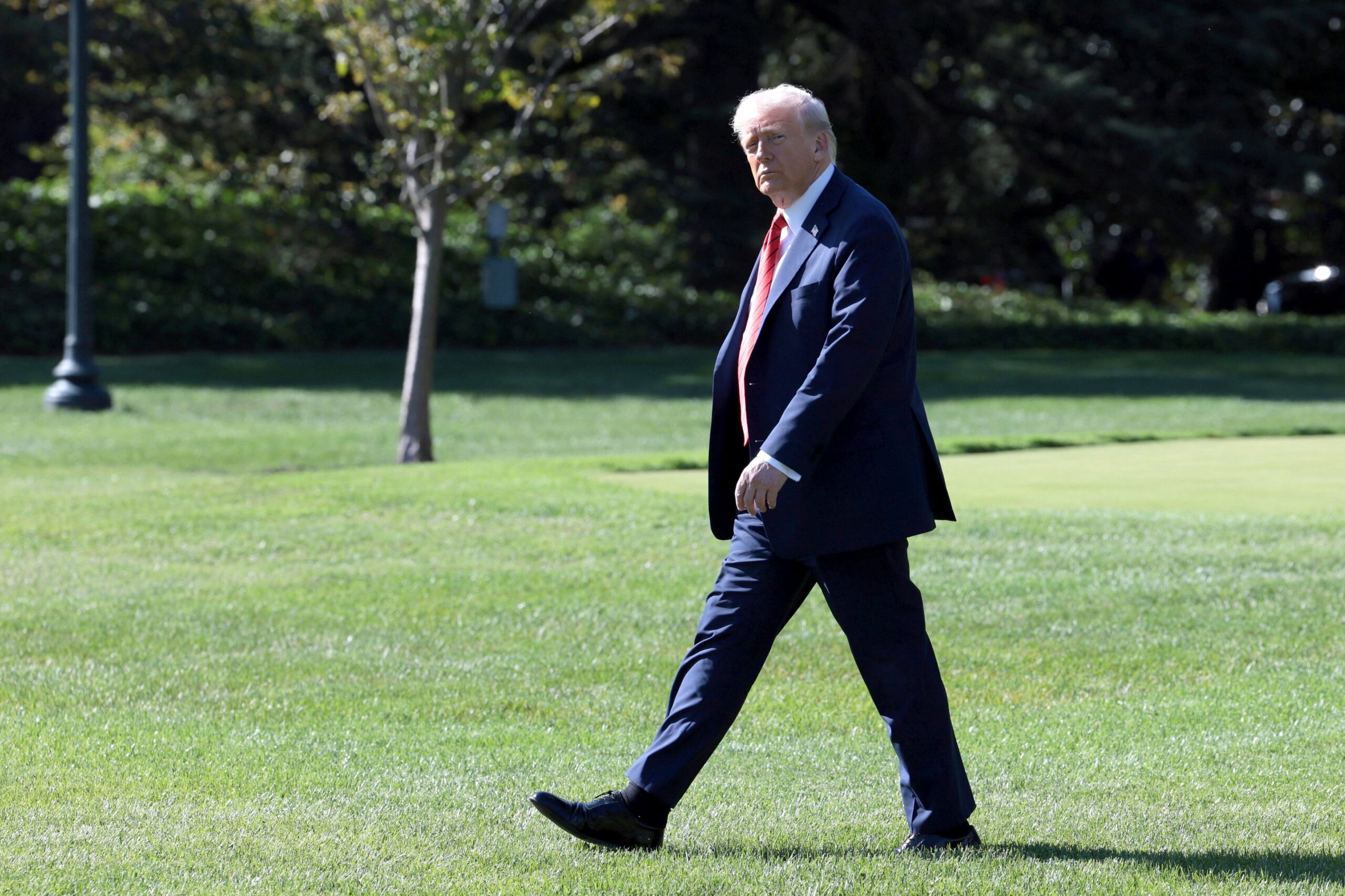 Trump impondrá a China aranceles de hasta el 130% tras la decisión de Pekín de elevar el control sobre las tierras raras
