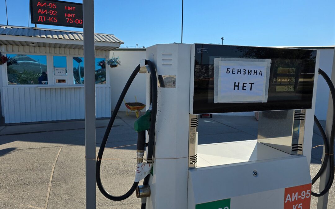 La escasez de gasolina acecha a Rusia tras los golpes de Kiev sobre sus refinerías