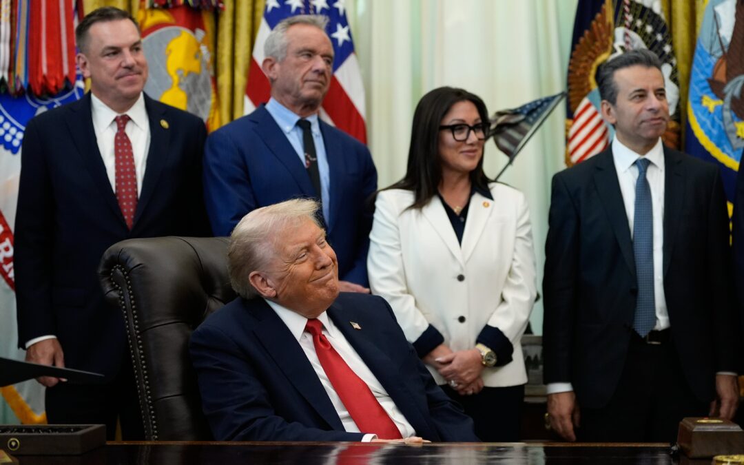 Trump busca la paz en Ucrania tras atribuirse el alto el fuego en la masacre de Gaza