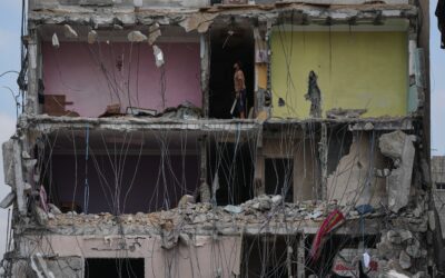 Los gazatíes buscan a sus muertos bajo las ruinas para cerrar una herida abierta