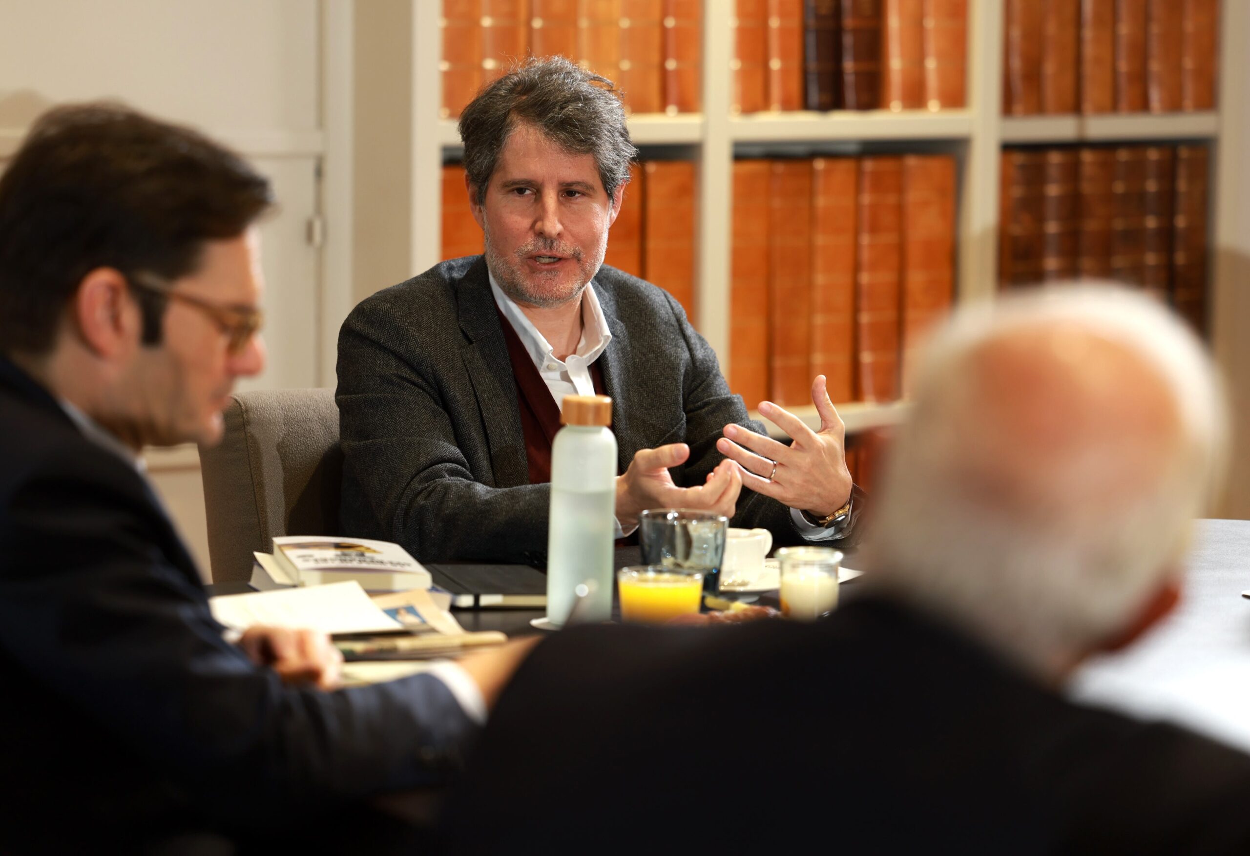 Giuliano da Empoli: “La clave del éxito de Trump es el movimiento rápido y espectacular, incluso cuando se contradice”