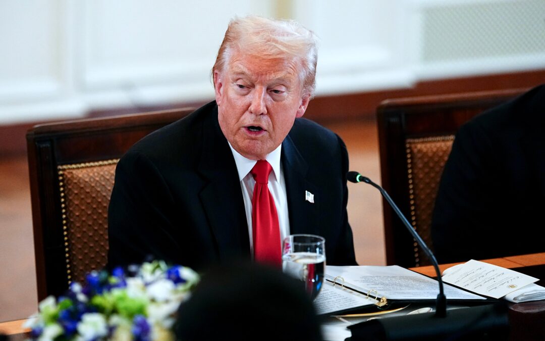 Trump amenaza a la BBC con una demanda de 1.000 millones por el documental que ha acabado con la cúpula del ente