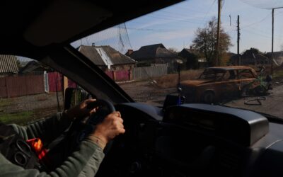 Aferrados a las ruinas, unos pocos miles de habitantes de Kostiantinivka sobreviven bajo las bombas rusas