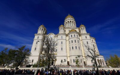 Un himno fascista en la mayor catedral ortodoxa del mundo: el pasado siempre acecha en Rumania