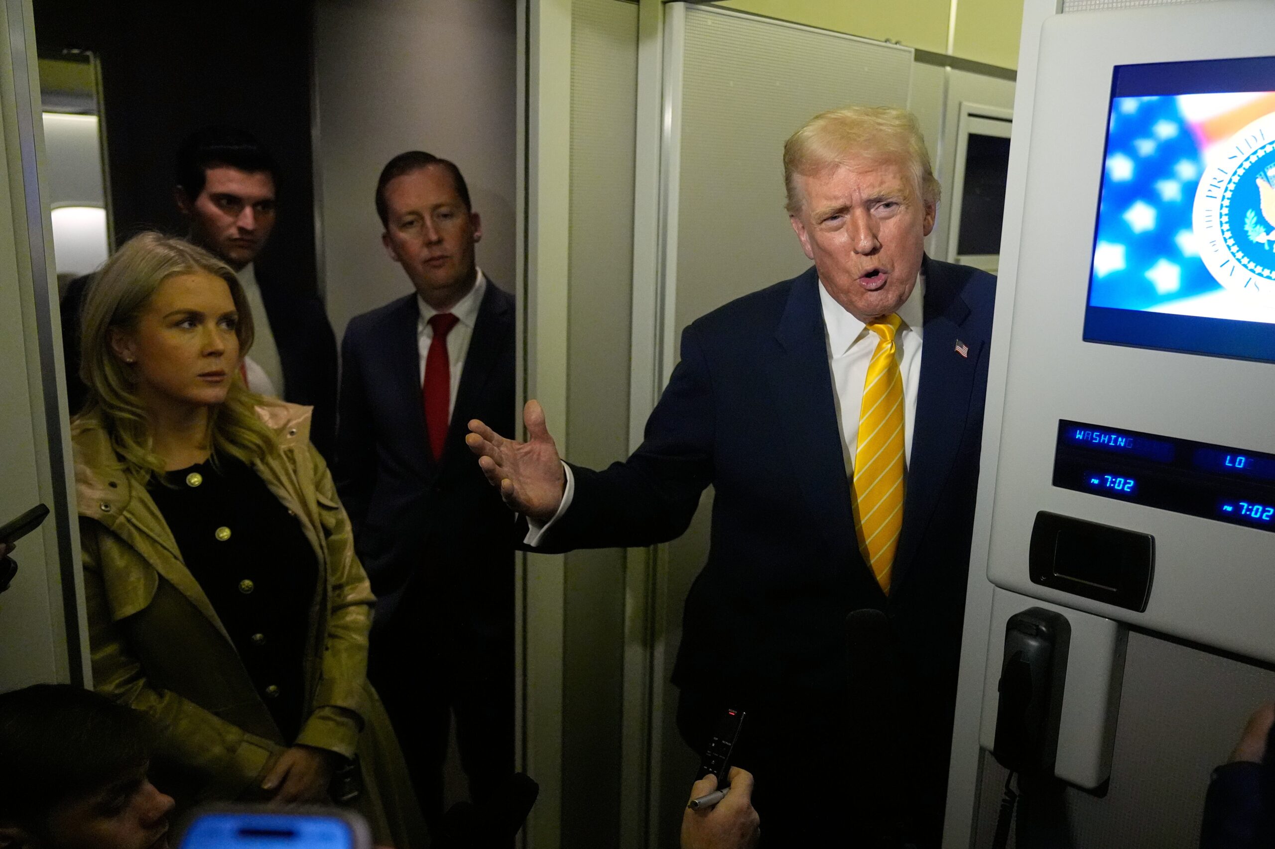 El mal hábito de Trump: insulta a mujeres y periodistas que le critican