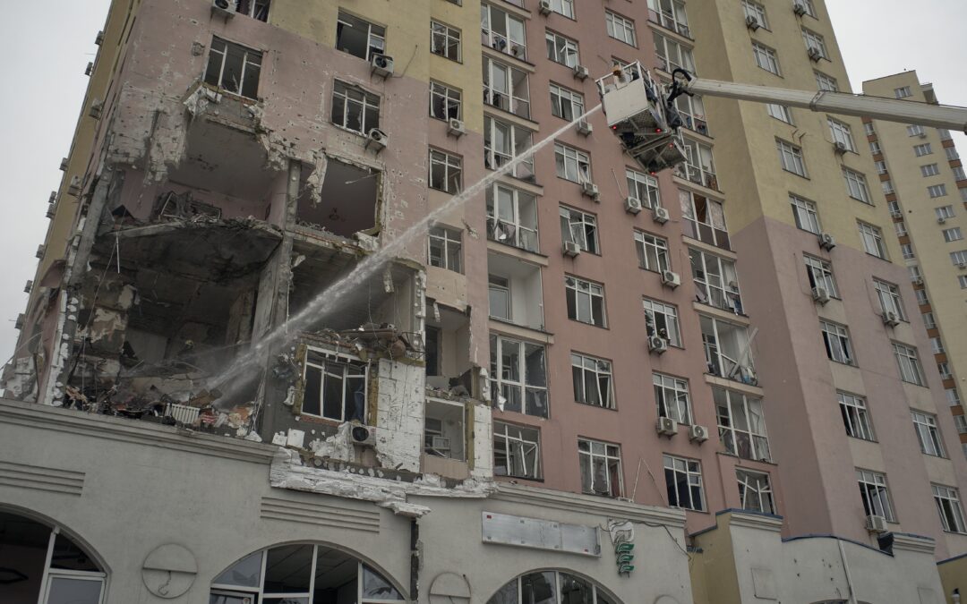 Rusia lanza un gran bombardeo sobre Kiev en vísperas de la reunión entre Trump y Zelenski