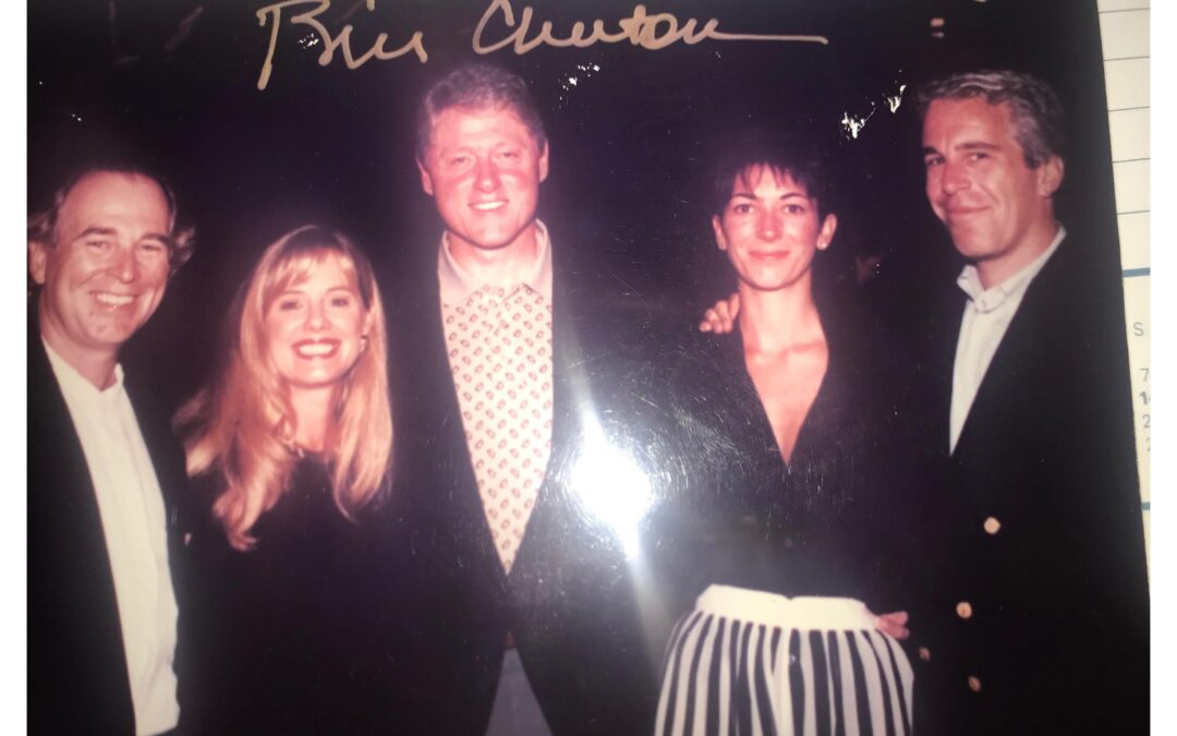 Los demócratas publican nuevas fotos del archivo de Epstein en las que se ve a Trump rodeado de mujeres, a Woody Allen y a Bill Clinton