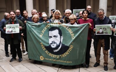 Tras un año detenido sin cargos en Venezuela, la familia del cooperante italiano Alberto Trentini acusa al Gobierno de Meloni de inacción