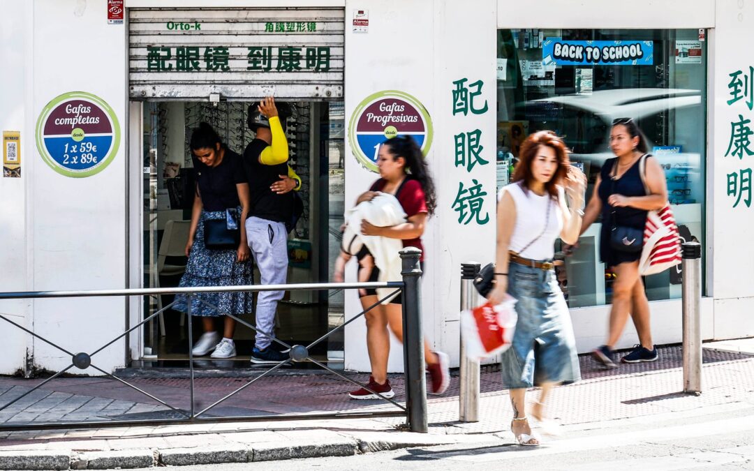 La regularización de inmigrantes en España, a contracorriente de Europa