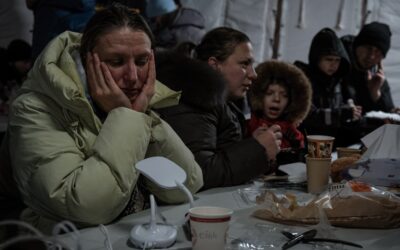 En la piscina o en el barbero, los ánimos flaquean en Kiev ante un nuevo año de guerra