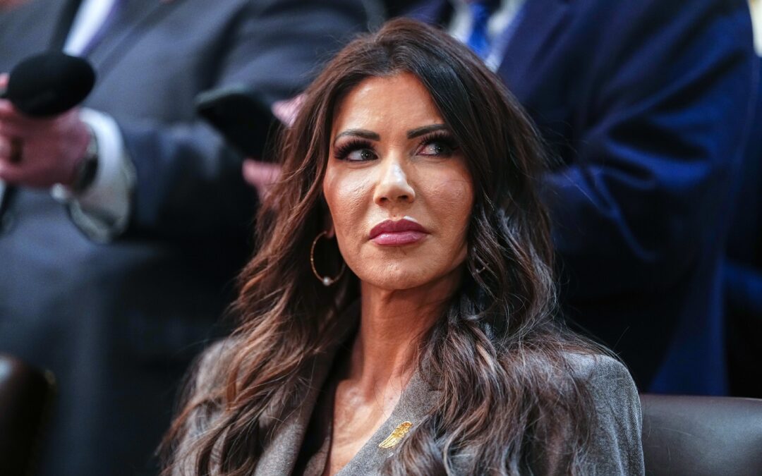 Kristi Noem, la cara más desafiante de la cacería de migrantes de Trump