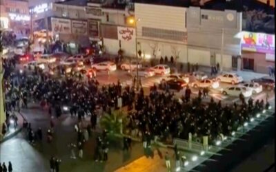 Las protestas en Irán crecen en un momento de debilidad del régimen