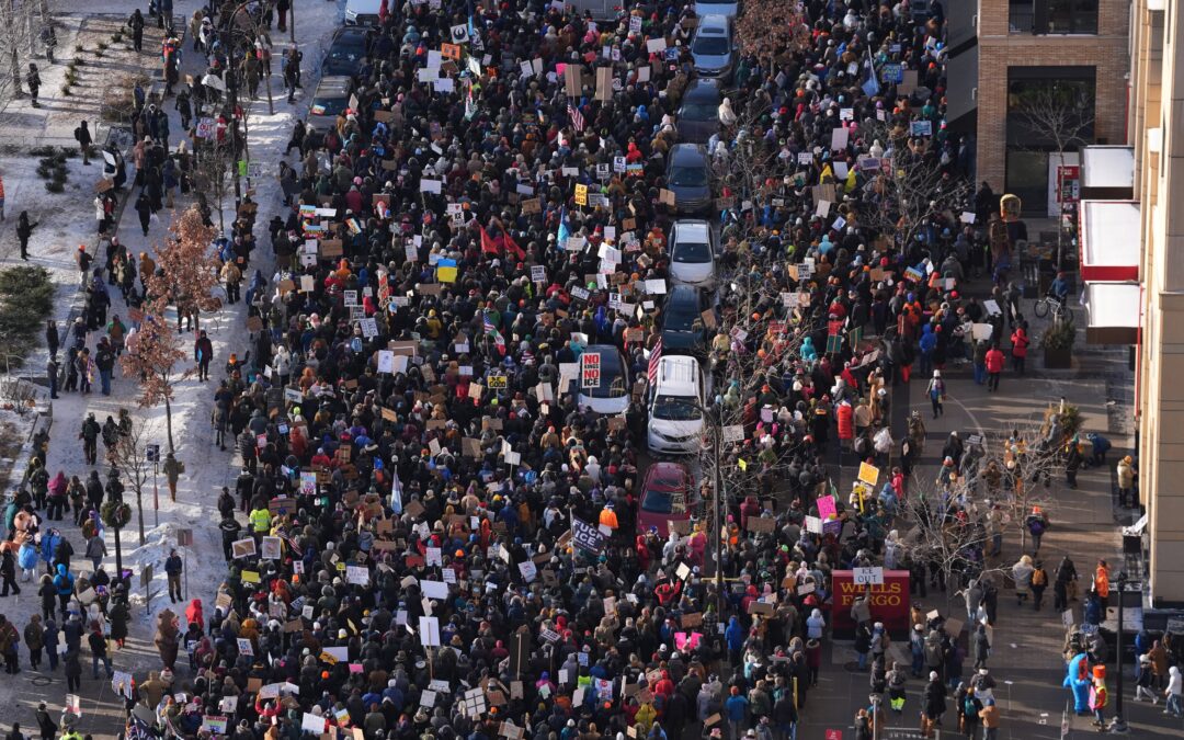 La detención de un niño de cinco años a manos del ICE echa más leña al fuego de las calles de Minneapolis