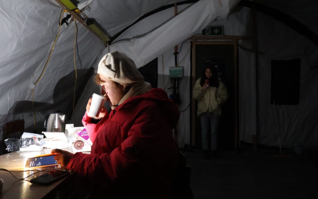 En la zona cero de los bombardeos rusos contra Ucrania: dos semanas sin calefacción ni agua ni luz a -20º