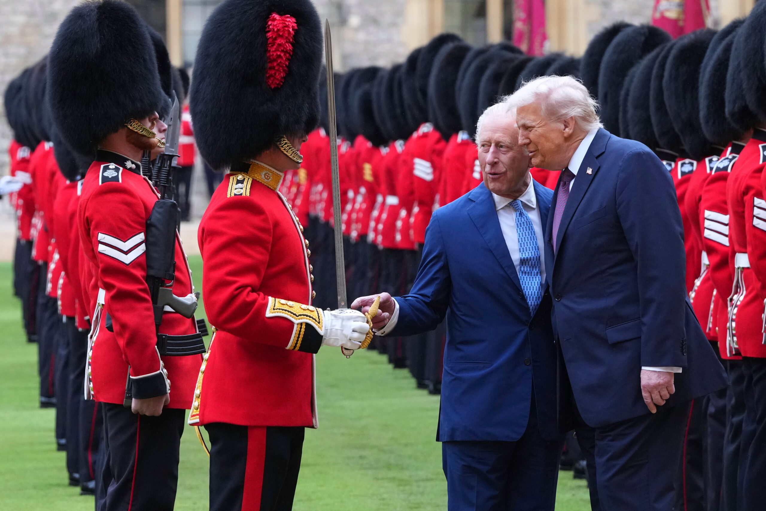 De una mansión de Palm Beach al palacio de Windsor: cómo el ‘caso Epstein’ desató un terremoto global