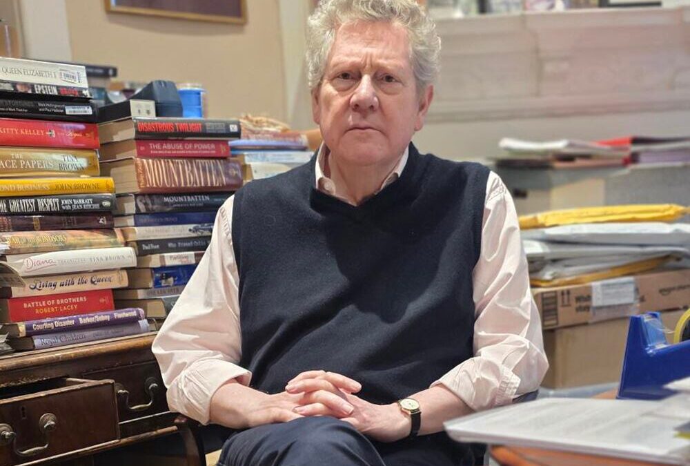 El historiador Andrew Lownie: “El escándalo del expríncipe Andrés es la crisis más grave de la monarquía. Deberían rodar cabezas”