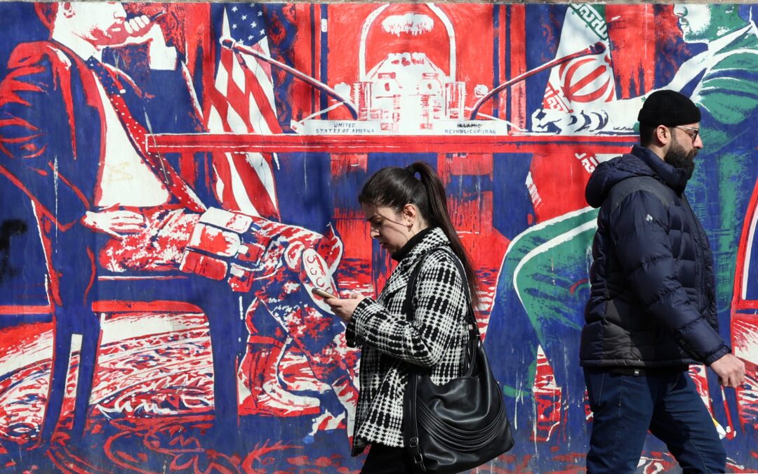 Estados Unidos e Irán se reunirán en Omán en medio de una tensión creciente y separados por un abismo