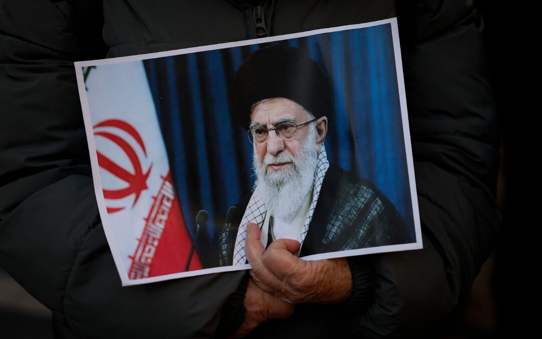 La muerte de Jameneí, un caso sin precedentes en el que un Gobierno acaba con el líder de otro país