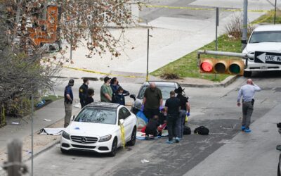 Al menos dos muertos y 14 heridos en un tiroteo en un bar de Texas, que el FBI investiga como posible atentado terrorista