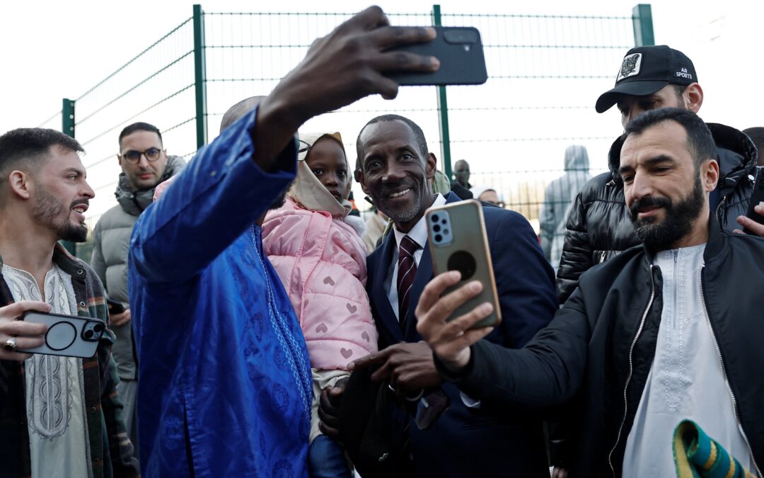 La Francia Insumisa consolida su apuesta por el voto de origen inmigrante en la ‘banlieue’