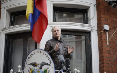 Cómo la CIA se valió de un exmilitar español para vigilar a Julian Assange