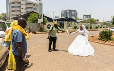 Casarse con la ciudad tomada por el ejército y los yihadistas a las puertas: Bamako se aferra a una ansiada normalidad