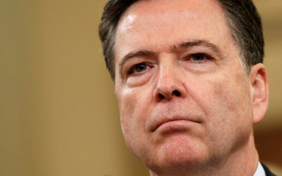 El Departamento de Justicia imputa al exdirector del FBI James Comey por supuestas amenazas de muerte contra Trump