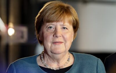 Merkel mantiene el tirón popular más de cuatro años después de dejar el poder