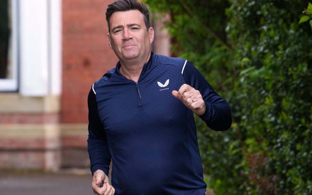 Andy Burnham, el carismático político británico que aspira a quitarle el puesto a Keir Starmer