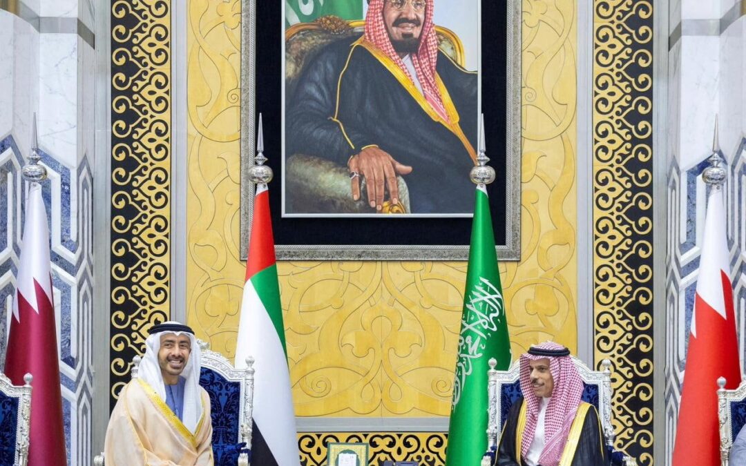 Emiratos se desmarca del resto de petromonarquías y ahonda la división en el golfo Pérsico
