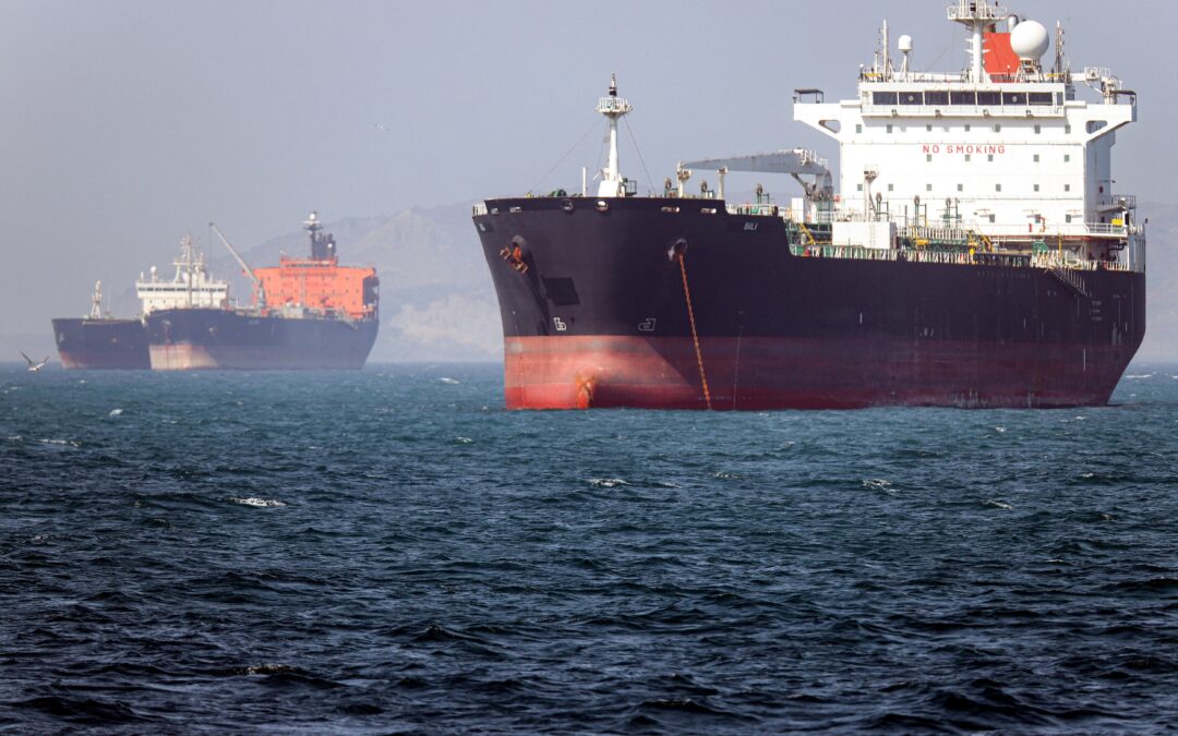 Irán abre la mano en Ormuz a los petroleros asiáticos coincidiendo con la visita de Trump a Xi
