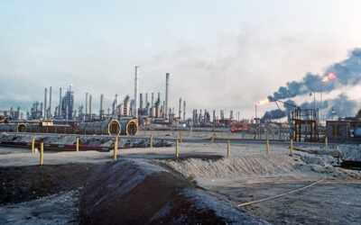 Camiones, trenes y oleoductos: los países del Golfo buscan a la desesperada nuevas rutas para vender su petróleo