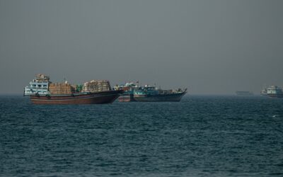 Tres meses de cierre de Ormuz: cientos de buques varados en el golfo Pérsico mientras sus cascos se llenan de moluscos