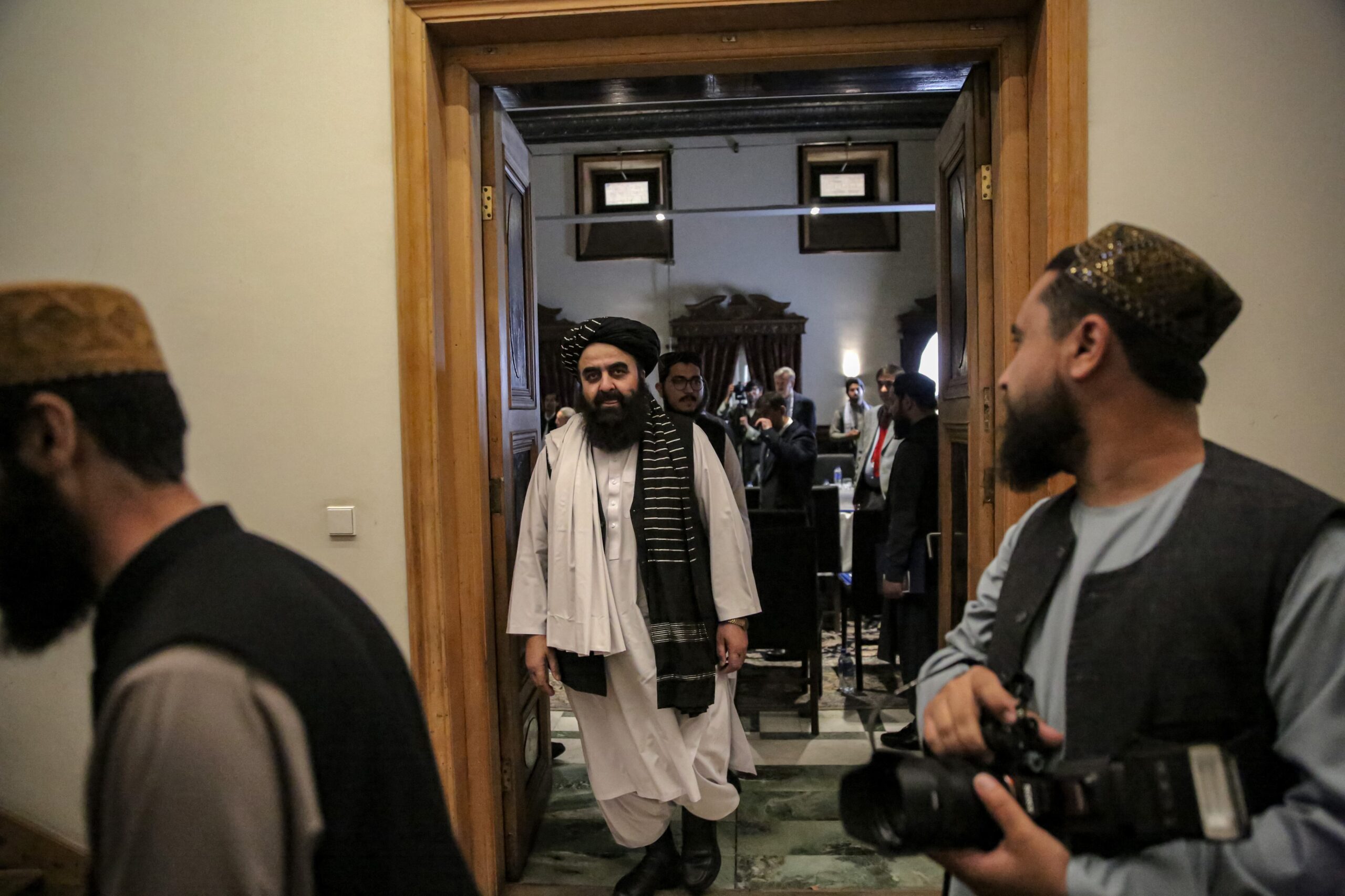 Europa cruza una línea roja al hablar con los talibanes