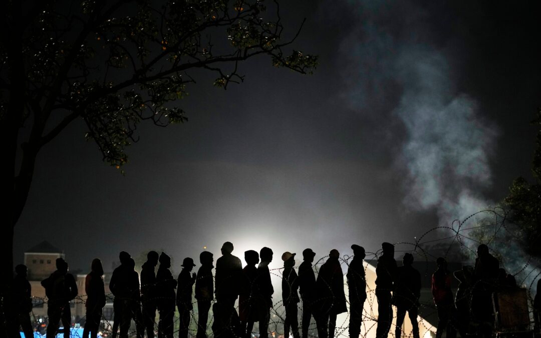 Una nueva ola xenófoba incendia Sudáfrica con asesinatos, viviendas destruidas y miles de desplazados