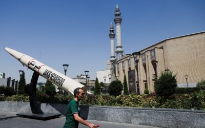 Trump negocia un acuerdo nuclear similar al que rompió en 2018 y con un Irán en posición de más fuerza